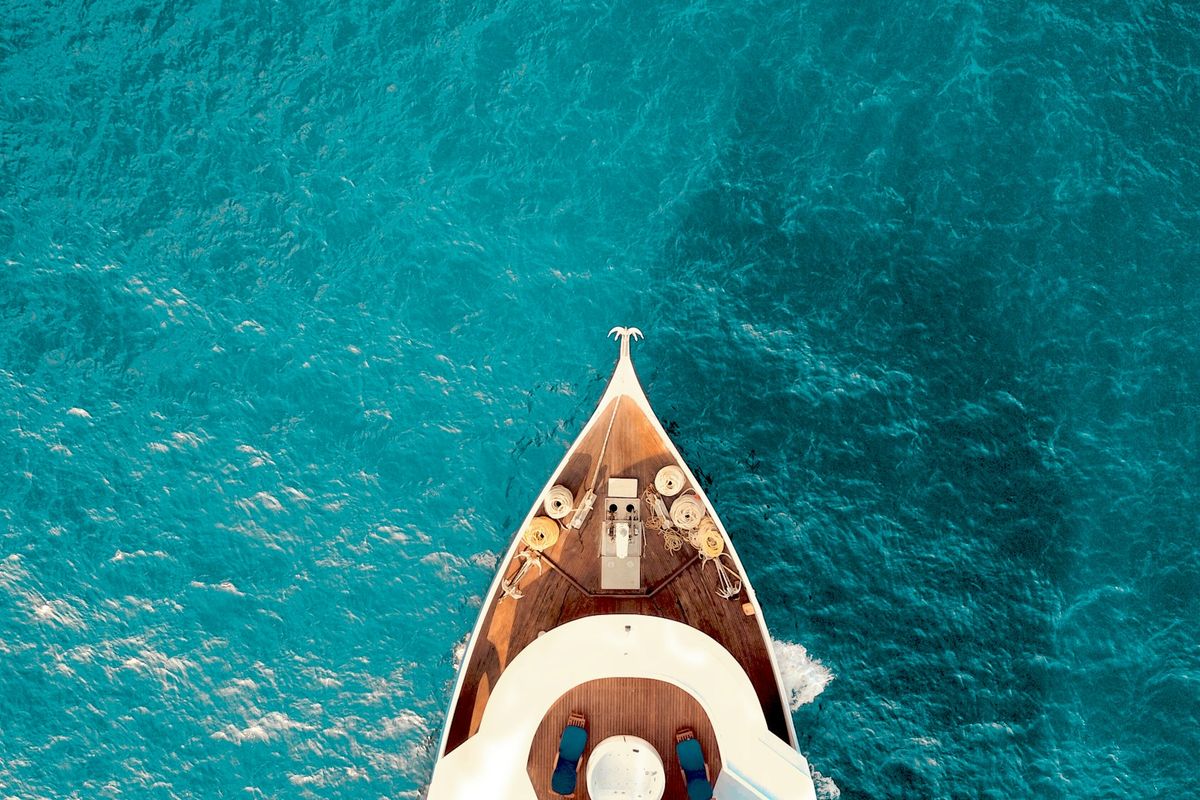 birds eye photography of boat on body of water